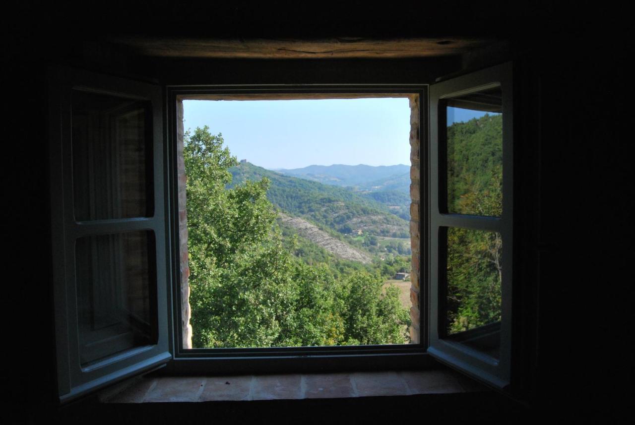 Bed and Breakfast Borgo Cardaneto à Montone  Extérieur photo