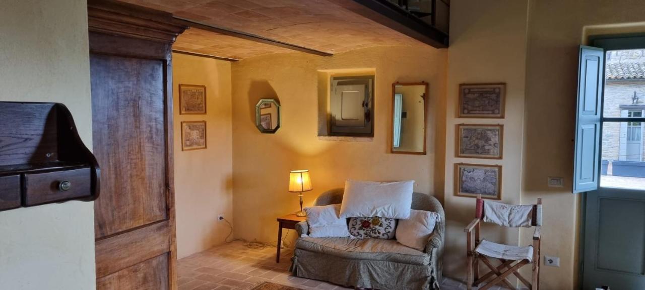 Bed and Breakfast Borgo Cardaneto à Montone  Extérieur photo