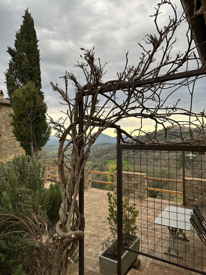 Bed and Breakfast Borgo Cardaneto à Montone  Extérieur photo