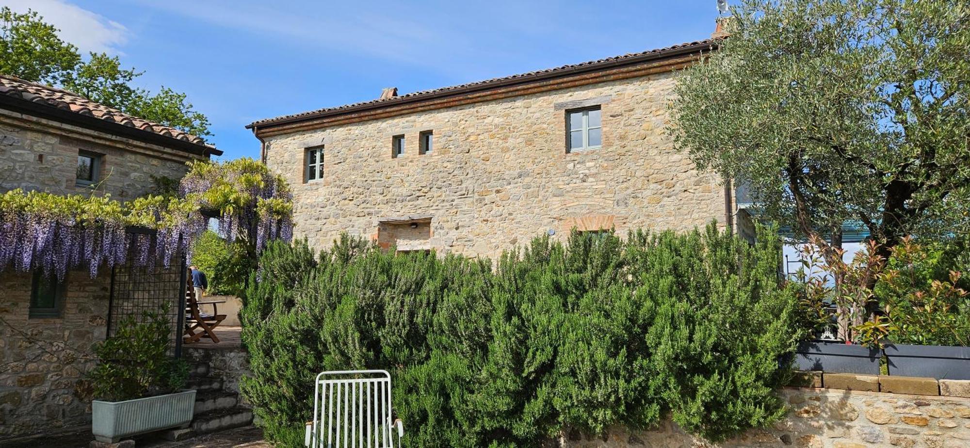 Bed and Breakfast Borgo Cardaneto à Montone  Extérieur photo