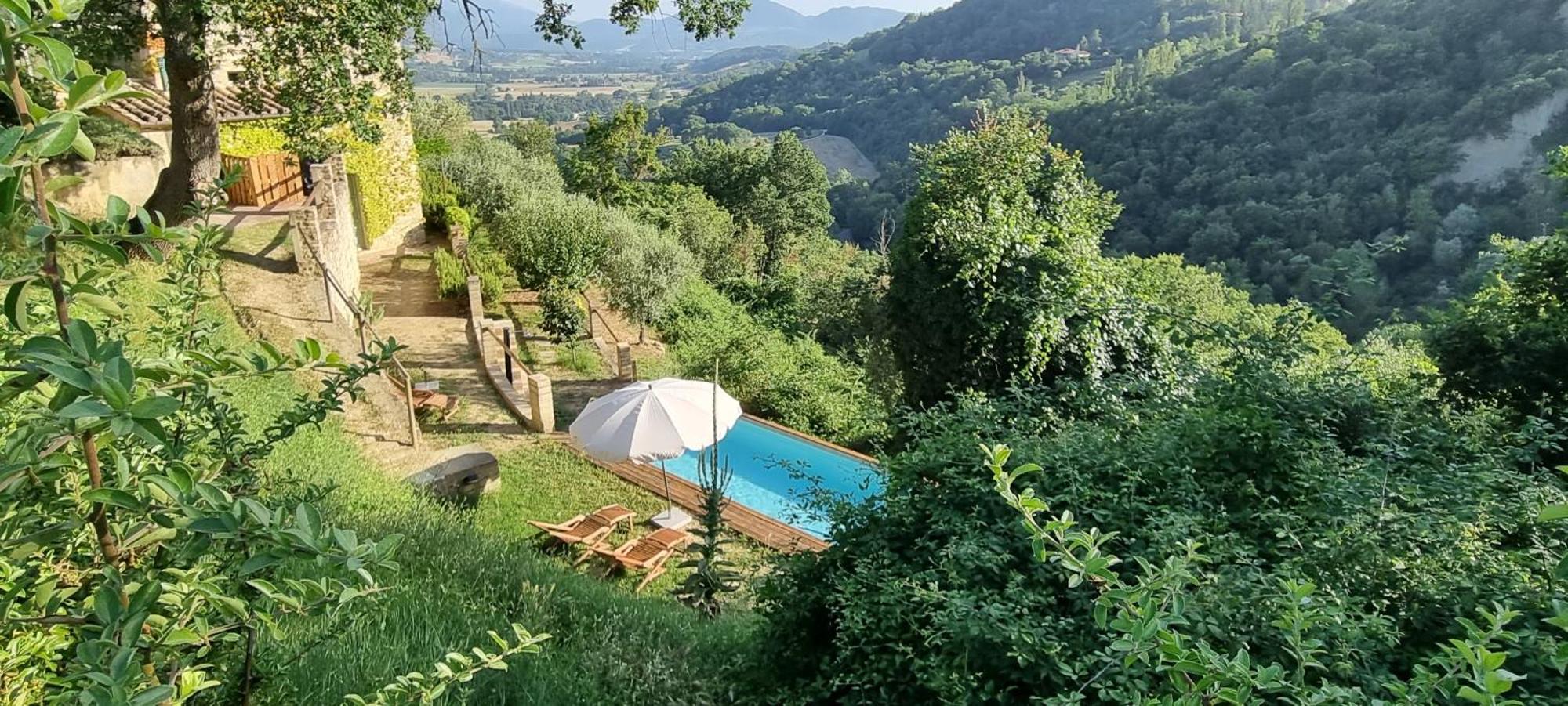 Bed and Breakfast Borgo Cardaneto à Montone  Extérieur photo